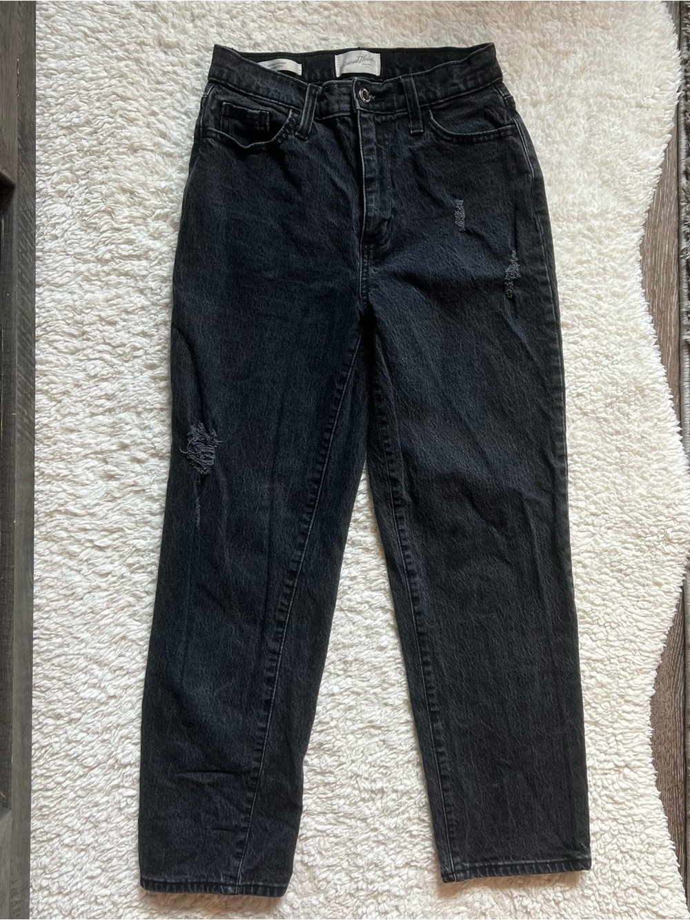Universal Thread Women’s Black Distressed Straight Leg Jeans (2)